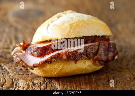 meatloaf bavarese in un panino Foto Stock