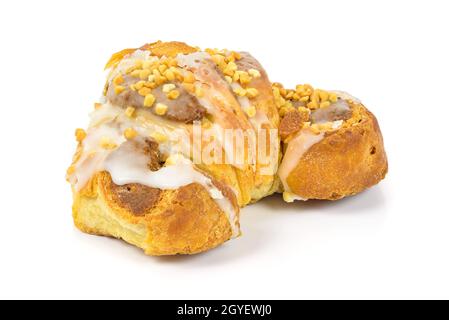 Il croissant di San Martino, tradizionalmente preparato a Poznan isolato su sfondo bianco con percorso di clipping Foto Stock