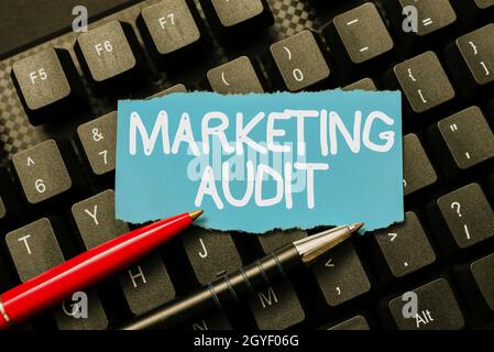 Caption concettuale Marketing Audit, Word per l'esame e l'analisi delle attività di marketing Word Processing Program Ideas, Logging Programming U Foto Stock