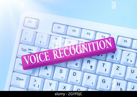 Scrittura visualizzazione del testo riconoscimento vocale, Business idea il controllo di un sistema informatico da parte di una voce o voci computer Engineering Concept, Abstract Foto Stock