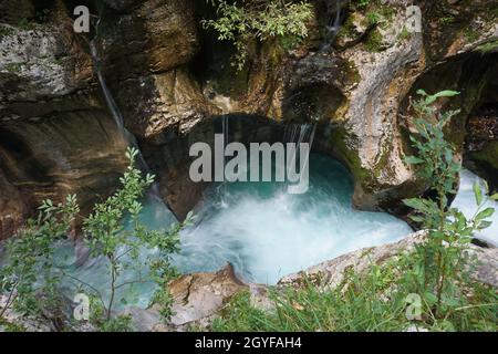 Primo piano su un piccolo canyon sul fiume Soca, Slovenia 2020 Foto Stock