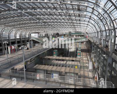 TORINO, ITALIA - CIRCA AGOSTO 2021: Stazione ferroviaria Torino porta Susa Foto Stock