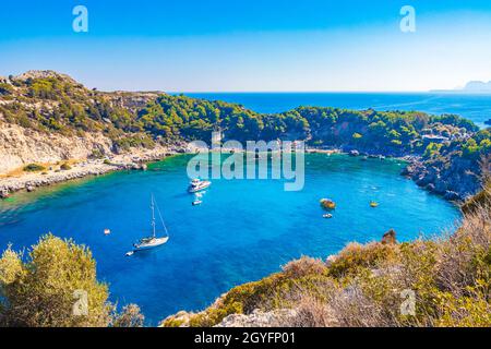 Anthony Quinn Bay con acque turchesi a Faliraki su Rodi Grecia. Foto Stock