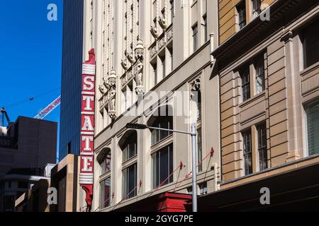 Sydney, Australia. Giovedì, 7 ottobre, 2021. Il quartiere centrale degli affari di Sydney si prepara a riaprire lunedì 11 ottobre. Ieri il NSW ha colpito il 70 per cento obiettivo di vaccinazione a doppia dose. State Theatre, Market Street. Credit: Paul Lovelace/Alamy Live News Foto Stock