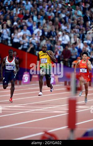 Usain Bolt della Giamaica nella semifinale dei 100 metri alle Olimpiadi di Londra il 5 agosto 2012. Bolt ha vinto la medaglia d'oro. Foto Stock