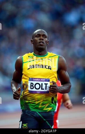 Usain Bolt della Giamaica nella semifinale dei 100 metri alle Olimpiadi di Londra il 5 agosto 2012. Bolt ha vinto la medaglia d'oro. Foto Stock