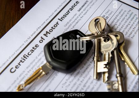 Londra. REGNO UNITO. 10.07.2021. Certificato di assicurazione autoveicoli. Un requisito legale per i proprietari dei veicoli. Foto Stock