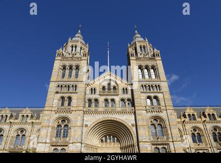 Londra, Inghilterra, Regno Unito. Museo di Storia Naturale, facciata di Cromwell Road Foto Stock