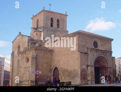 IGLESIA PROTOGOTICA S XII-XIII-PORTADA QUE PROCEDE DE LA ANTIGUA IGLESIA DE S.NICOLAS. LOCALITÀ: IGLESIA DE SAN JUAN RABANERA. Soria. SPAGNA. Foto Stock