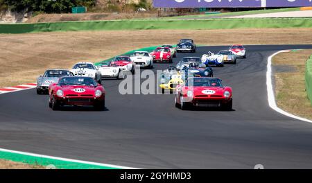 Italia, settembre 11 2021. Vallelunga classico. Auto da corsa anni '60 Grande competizione di gruppo su pista, giro di formazione con Porsche, Ferrari, Alfa Ro Foto Stock