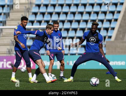 Jadon Sancho, Jack Grealish, Kieran Trippier e Tammy Abraham (sinistra-destra) in Inghilterra durante una sessione di allenamento a Estadi Nacional, Andorra. Data foto: Venerdì 8 ottobre 2021. Foto Stock