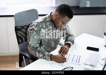 Veterano Africano uomo persona Educazione. Soldato dell'esercito Foto Stock