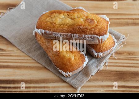 Muffin valenciani su sfondo rustico Foto Stock