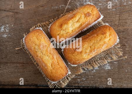 Muffin valenciani su sfondo rustico Foto Stock