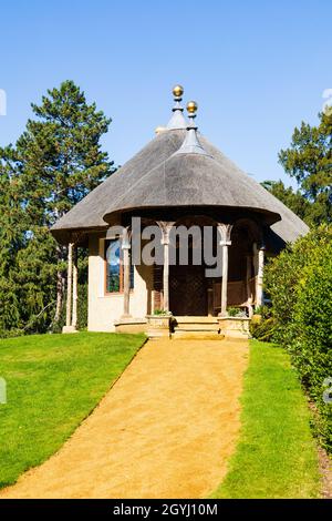 Swiss Cottage nel Giardino Svizzero, collezione Shuttleworth, Old Warden, Bedfordshire, Inghilterra. Foto Stock