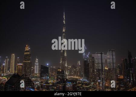 Centro di Dubai Burj Khalifa sera in a notte Foto Stock