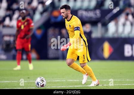 Hugo Lloris di Francia in azione durante la semifinale della UEFA Nations League tra Belgio e Francia al Juventus Stadium il 7 ottobre 2021 a Torino. Foto Stock