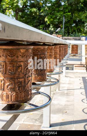 Ruota di preghiera a Sarnath, Varanasi Foto Stock