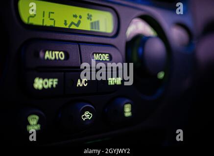 Comandi della temperatura in un veicolo. Foto Stock