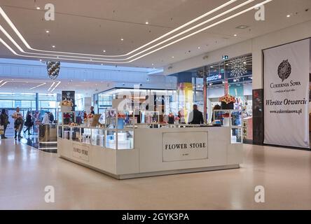 POZNAN, POLONIA - 03 dicembre 2017: Un negozio di fiori si trova nel centro commerciale Pognania. Foto Stock