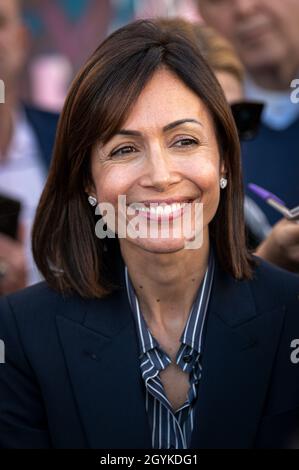 Torino, Italia. 08 ottobre 2021. Mara Carfagna, Ministro per la coesione meridionale e territoriale, sorride durante un evento elettorale che fa parte della sua visita istituzionale a Torino. Credit: Nicolò campo/Alamy Live News Foto Stock