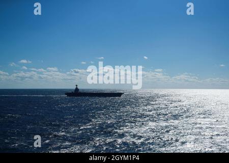 Oceano Atlantico (Gen. 25, 2020) la USS Gerald R. Ford (CVN 78) ruba nell'Oceano Atlantico mentre conduce le operazioni di volo. Ford sta attualmente conducendo test di compatibilità Degli Aeromobili per testare ulteriormente i suoi sistemi di lancio Degli Aeromobili elettromagnetici (EMALS) e gli ingranaggi di Arresto avanzati (AAG). (STATI UNITI Navy Photo by Mass Communication Specialist 2nd classe Ruben Reed) Foto Stock