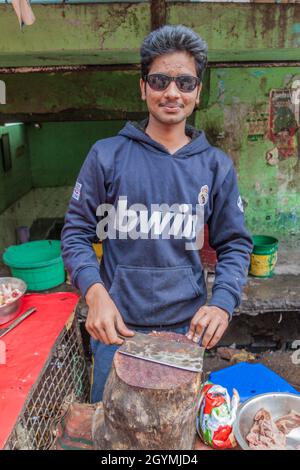 LUCKNOW, INDIA - 3 FEBBRAIO 2017: Macellaio in Lucknow, Uttar Pradesh stato India Foto Stock