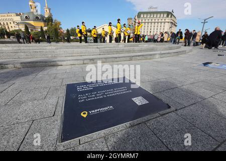 Kiev, Ucraina. 08 ottobre 2021. KIEV, UCRAINA - 08 OTTOBRE 2021 - Art Object is seen in the Alley of Postage Francobolli in Piazza Poshtova Ploshcha, Kiev, capitale dell'Ucraina Credit: Ukrinform/Alamy Live News Foto Stock