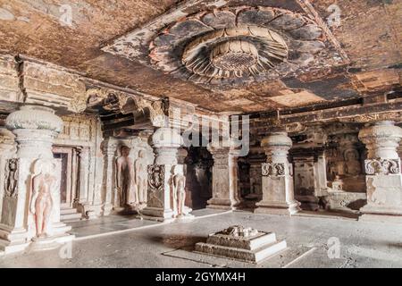 Interno della grotta Indra Sabha Jain a Ellora, stato Maharasthra, India Foto Stock