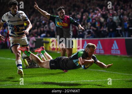 Twickenham Stoop Stadium, Regno Unito. 8 ottobre 2021. Il Tyrone Green di Harlequins segna il sesto tentativo durante la partita Gallagher English Premiership tra Harlequins e Bristol Bears: Credit: Ashley Western/Alamy Live News Foto Stock