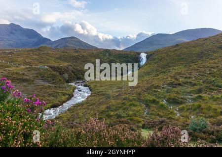 Cascata di Blackhill o EAS A' Bhradain sul fiume Allt Coire nam Bruadaram sull'isola di Skye, Scozia Foto Stock