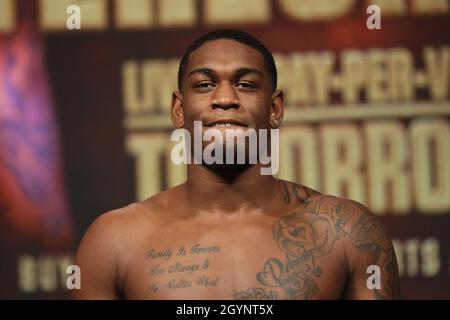 Las Vegas, Stati Uniti. 08 ottobre 2021. Jared Anderson sul palco per il Weigh-in della Tyson Fury vs Deontay Wilder III 12-round Heavyweight boxing match, alla MGM Grand Garden Arena di Las Vegas, Nevada, venerdì 8 ottobre 2021. Foto di James Atoa/UPI Credit: UPI/Alamy Live News Foto Stock