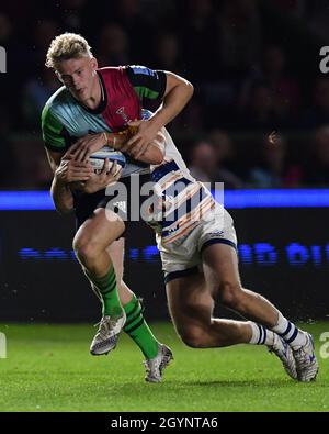 Twickenham Stoop Stadium, Regno Unito. 8 ottobre 2021. Louis Lynagh di Harlequins in azione durante il gioco Gallagher English Premiership tra Harlequins e Bristol Bears: Credit: Ashley Western/Alamy Live News Foto Stock