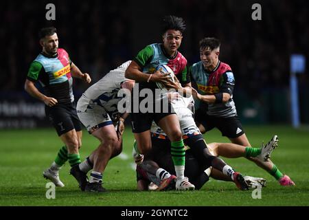 Twickenham Stoop Stadium, Regno Unito. 8 ottobre 2021. Marcus Smith di Harlequins in azione durante il gioco Gallagher English Premiership tra Harlequins e Bristol Bears: Credit: Ashley Western/Alamy Live News Foto Stock