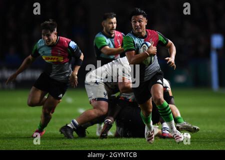 Twickenham Stoop Stadium, Regno Unito. 8 ottobre 2021. Marcus Smith di Harlequins in azione durante il gioco Gallagher English Premiership tra Harlequins e Bristol Bears: Credit: Ashley Western/Alamy Live News Foto Stock