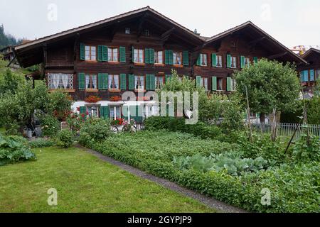 Chalet Svizzero - Simmental, Berner Oberland, Svizzera Foto Stock