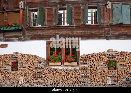 Chalet Svizzero - Simmental, Berner Oberland, Svizzera Foto Stock