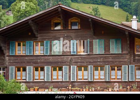 Chalet Svizzero - Simmental, Berner Oberland, Svizzera Foto Stock