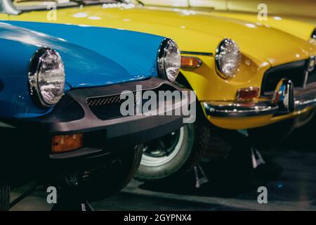 '7/31/2021 - Sharjah, Emirati Arabi Uniti: 1979 MG Midget 1500 un classico paraurti anteriore per auto nel Regno Unito Foto Stock