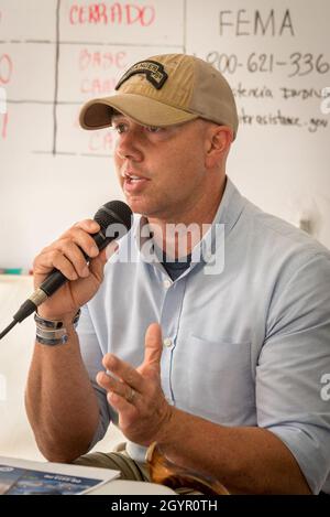 Ponce, PR, 22 gennaio 2020 -- il rappresentante degli Stati Uniti Brian Mast (FL-R) dà osservazioni ad un briefing del Congresso. Foto di Liz Roll/FEMA Foto Stock