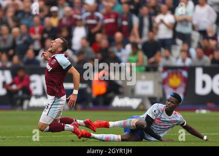 Paul Pomba di Manchester United Fouls Vladimir Coufal di West Ham United - West Ham United contro Manchester United, Premier League, London Stadium, London, UK - 19 settembre 2021 solo per uso editoriale - si applicano le restrizioni DataCo Foto Stock