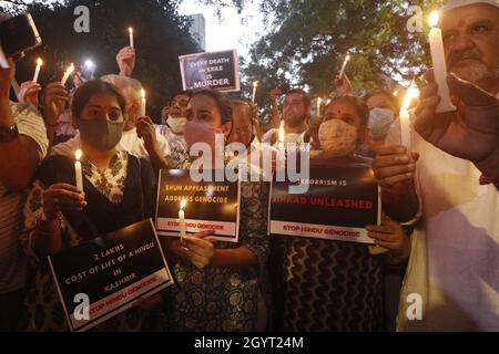 New Dehli, India. 9 ottobre 2021. Gli indù Kashmiri protestano contro Jantar Mantar contro la raccapricciante uccisione degli indù in Kashmir chiedendo di fermare il genocidio indù a Nuova Delhi, India sabato 9 ottobre 2021. Photo by Anshuman Akash/ABACAPRES.COM Credit: Abaca Press/Alamy Live News Foto Stock