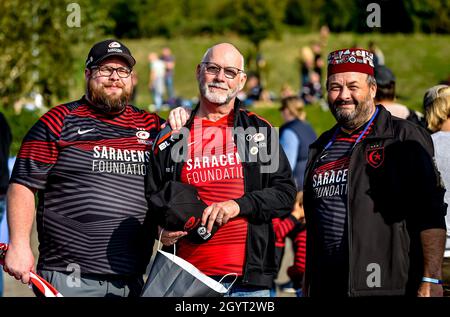 Londra, Regno Unito. 9 ottobre 2021. I sostenitori di Saracens sono pronti per la partita di rugby Gallagher Premiership tra Saracens e Newcastle Falcons Rugby allo StoneX Stadium di Londra, Inghilterra, il 9 ottobre 2021. Foto di Phil Hutchinson. Solo per uso editoriale, licenza richiesta per uso commerciale. Nessun utilizzo nelle scommesse, nei giochi o nelle pubblicazioni di un singolo club/campionato/giocatore. Credit: UK Sports Pics Ltd/Alamy Live News Foto Stock