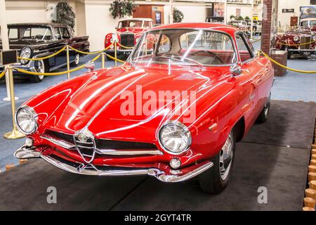 giulietta d'epoca romeo rossa del 1962 nella collezione auto del museo di Las Vegas nell'hotel-casinò Linq sulla Strip di Las Vegas, Nevada Foto Stock