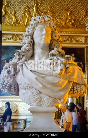 Ritratto busto di Re Luigi XIV alla Reggia di Versailles in Francia Foto Stock