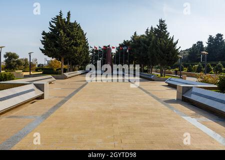 Baku, Azerbaijan - 13 novembre 2019: Baku Turkish Martyrs' Memorial, monumento dedicato ai soldati ottomani uccisi durante la prima guerra mondiale ad Az Foto Stock