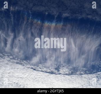 Modelli insoliti nella nuvola di Cirrus sopra Londra del nord. Foto Stock