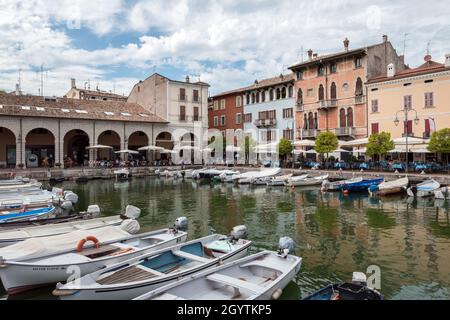 Porto Vecchio di Desenzano. Desenzano del Garda (BS), ITALIA - 24 agosto 2020. Foto Stock