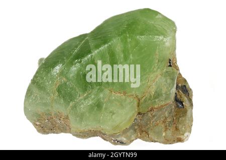 Peridotto dalla Valle di Kohistan, Pakistan isolato su sfondo bianco Foto Stock