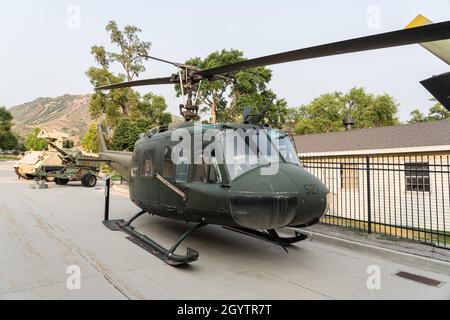Un elicottero Bell UH-1 Iroquois o Huey al Fort Douglas Museum dello Utah. Foto Stock
